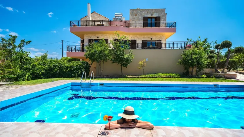 Luxurious house overlooking the Cretan mountains - Image 1