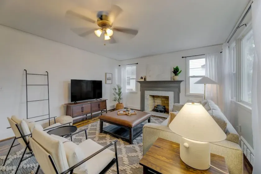 Trendy 3BR Bungalow | Mins to ZOO, USC & Ft Jacksn - Image 1