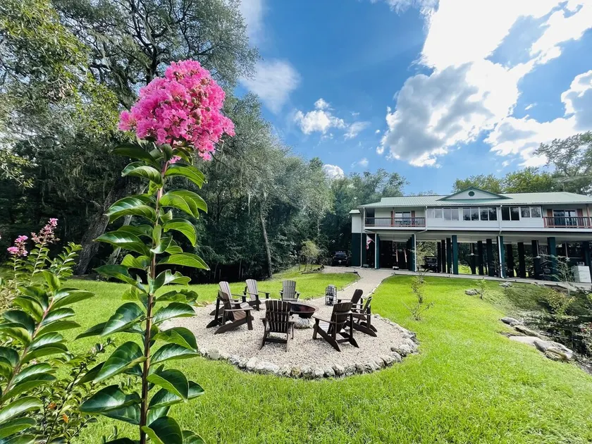 15 ACRE RIVER FRONT CABIN HOUSE ON THE SUWANNEE, WITH SPRING WALKING DISTANCE  - Image 1