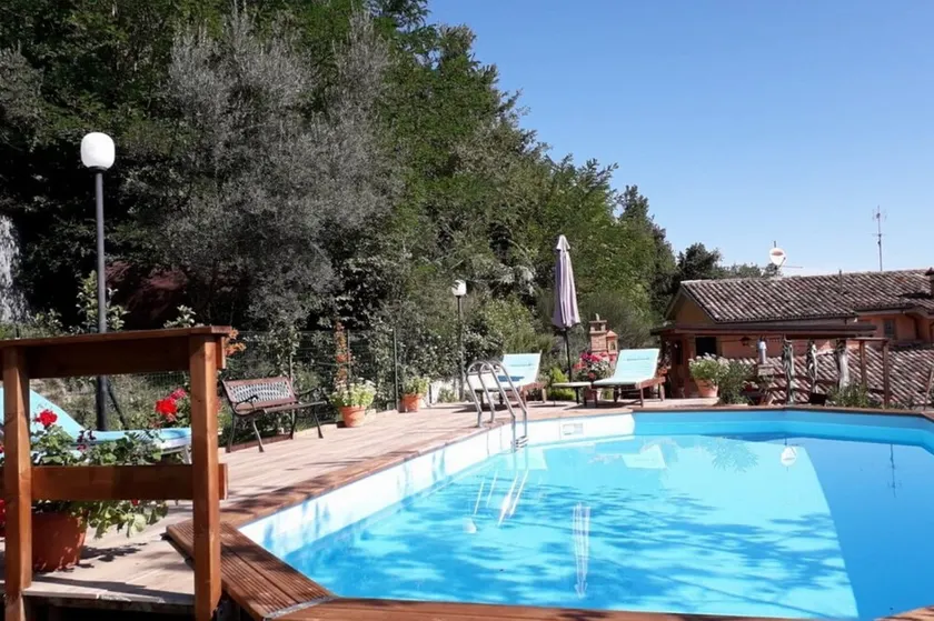 Overkommelig villa med privat halvsynt pool og have i nærheden af Sarnano - Image 1