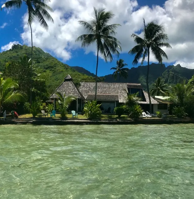 Pension Poerani Moorea - DeLuxe Suite, living room, kitchen, 2 bedrooms a/c - Image 1