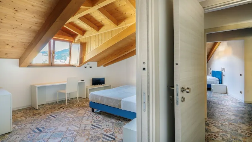 Apartment in Ancient Building with Jacuzzi - Image 1