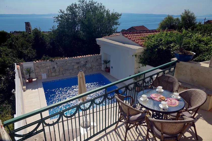 Villa with a heated pool and ocean views—just a few minutes from the beach - Image 1