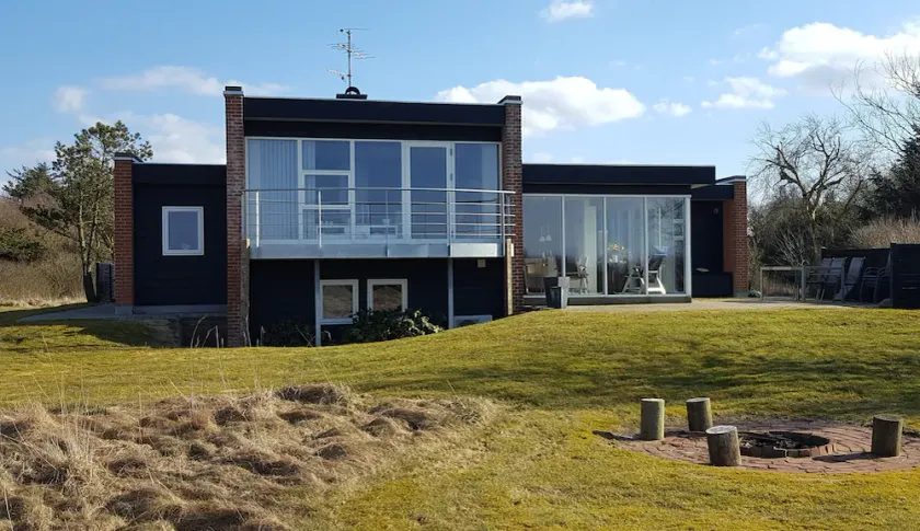 Rigtig flot sommerhus i 1. række med panoramaudsigt over Dragstrup Vig. Wi-fi. - Image 1