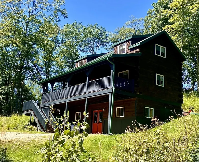 2-bedroom vacation home just 10 minutes from Viroqua's charming downtown - Image 1