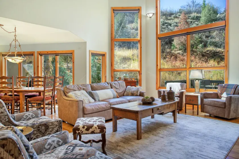 Private Hot Tub, 2 Living Areas with Fireplaces, Kitchen and Kitchenette, New Listing - Image 1