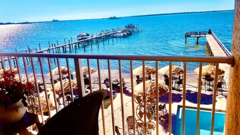 Waterfront Spectacular views condo-hotel studio - Image 1