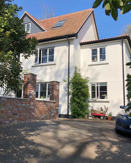Boutique, 4 bedroom detached house - Image 1