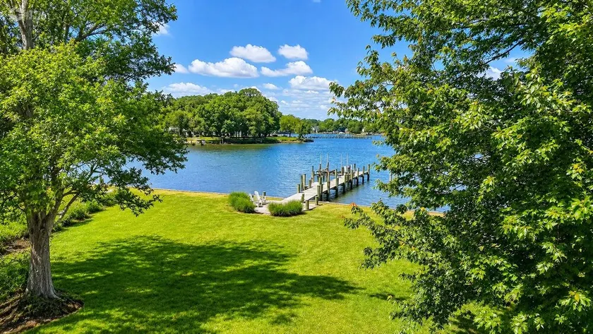 West River Waterfront Escape with Boat Lift, Kayaks & Bay Views - Image 1