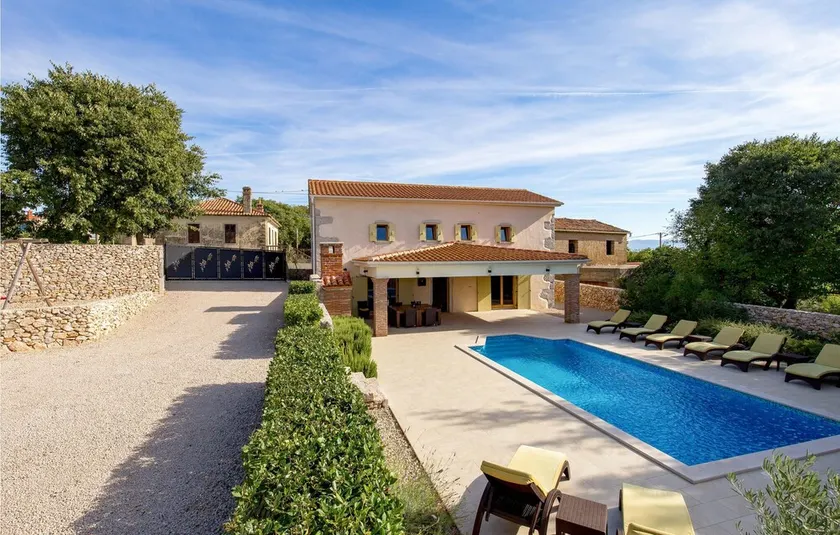 Stunning Home In Garica - Image 1
