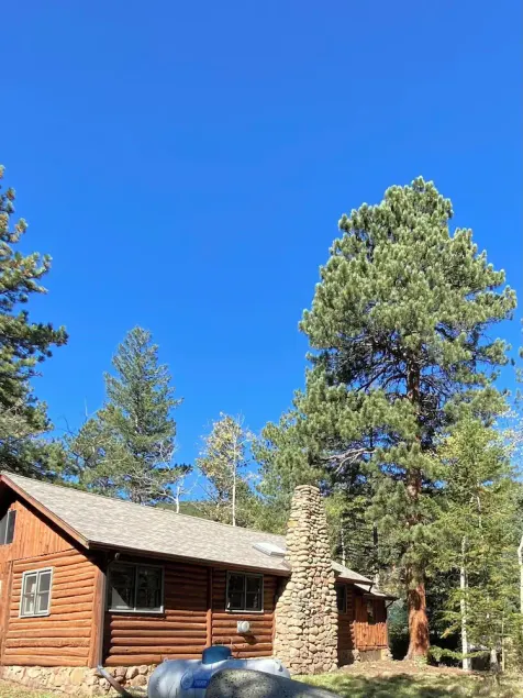 Creekside cabin - Image 1