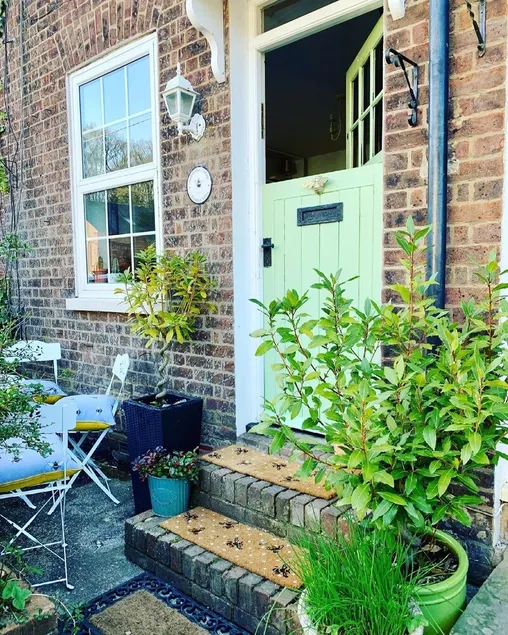 Bumblebee Cottage - Cosy Cottage in Area of Outstanding Natural Beauty - Image 1