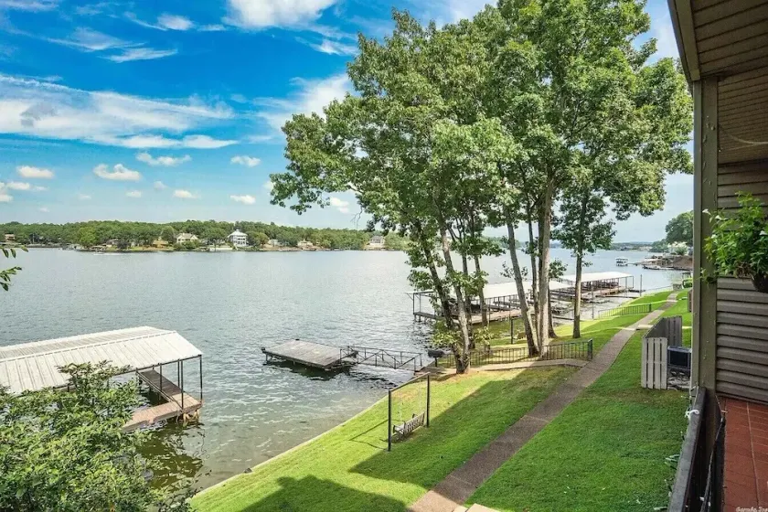Charming condo with beautiful lake views - Image 1