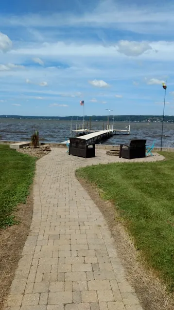 Créez vos souvenirs de famille dans notre maison nautique au bord d'un lac! - Image 1