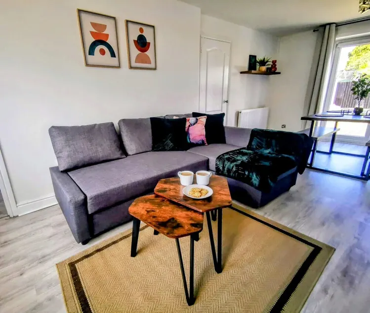 3 Bedroom-Maison-Confort-Salle de bain privée-Vue sur Jardin - Image 1