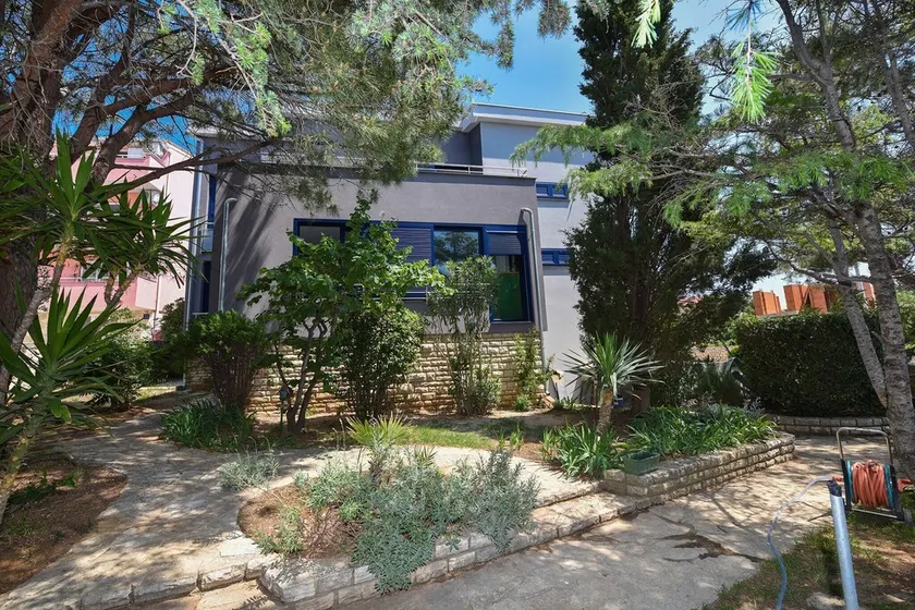 NEW MODERN APARTMENTS FOR BIGGER GROUOES (10-16) - Image 1
