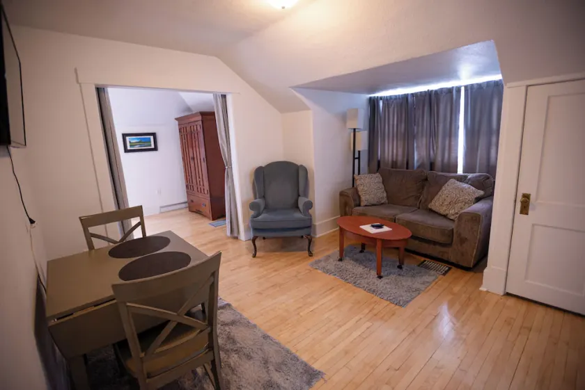 Adorable unit in Historic West Blvd district - Image 1
