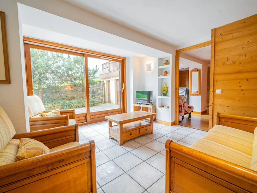 Village Center: 3BR, Garage, WiFi, Ski-in/Ski-out - Image 1