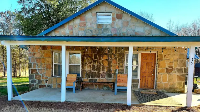<br>1940's Farmhouse Cottage --Hot Tub! Wi-Fi! No Cleaning Fees!<br> - Image 1
