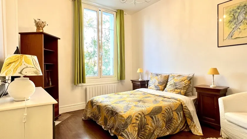 Superb small apartment with free parking - Image 1