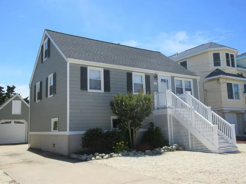 Brant Beach Bayside Single Family close to Bayview Park - Image 1