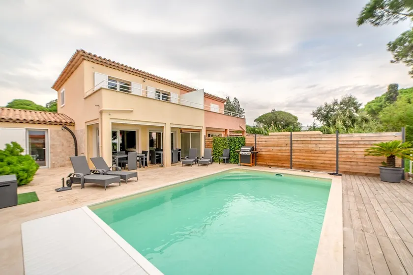 air-conditioned house, sea view sandy beach 150 m private heated pool 7x4 m - Image 1