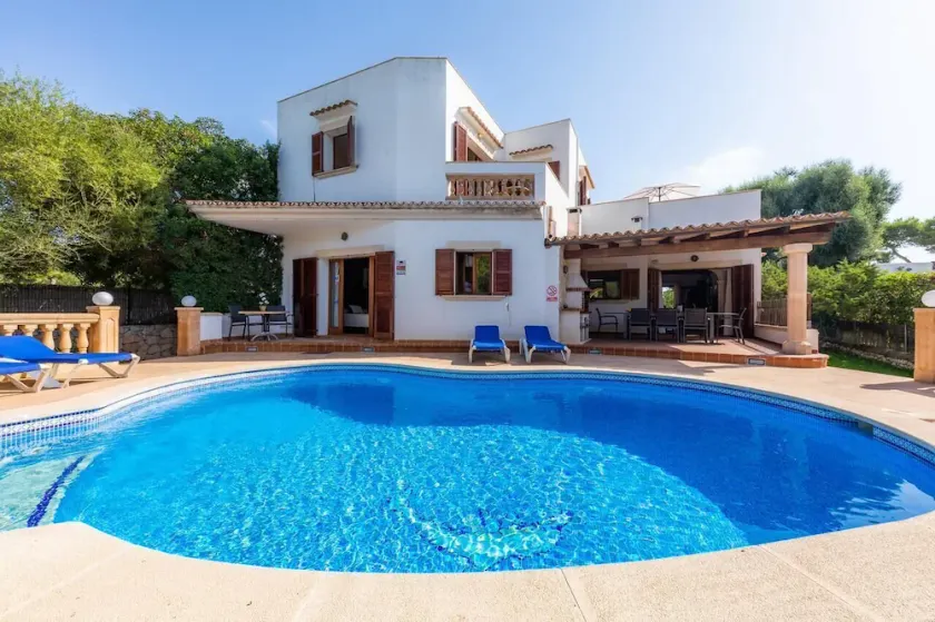 Villa 5 Schlafzimmer, Priv. Pool, Strand- und Zentrumsnah - Image 1