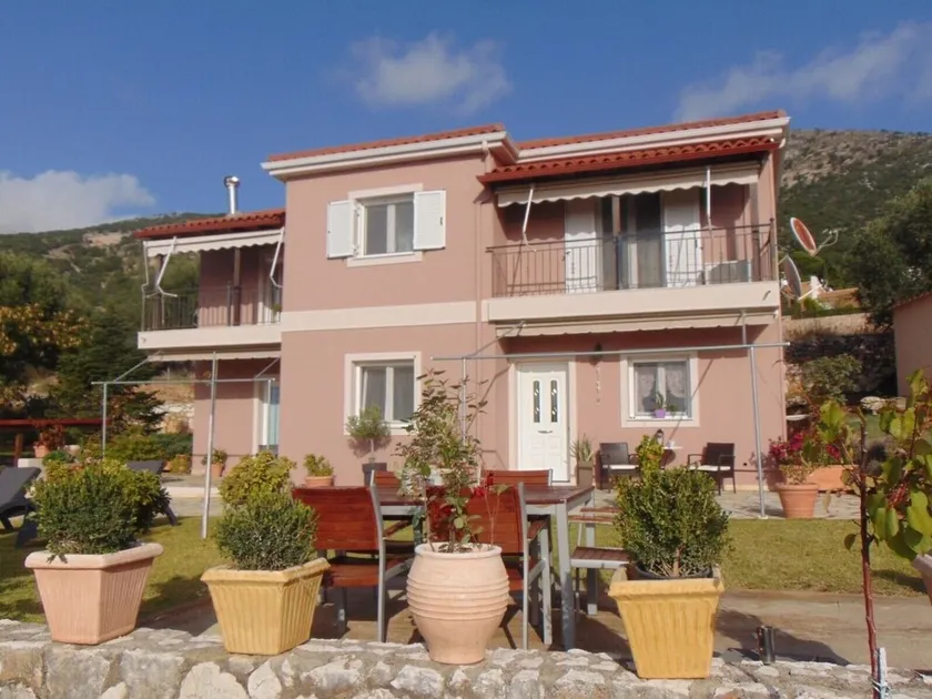 Studio Apartment \"Zoi studio\" with Sea View, Shared Garden & Wi-Fi - Image 1