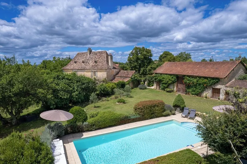 Charming 4-star Country Retreat with characterful Interior, Pool + Dog Friendly - Image 1