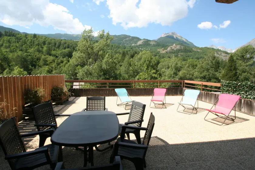 MAGNIFICENT TERRACE FULL SOUTH MED UDVISNING PÅ HØJDER TIL DENNE CHALET MITOYE - Image 1
