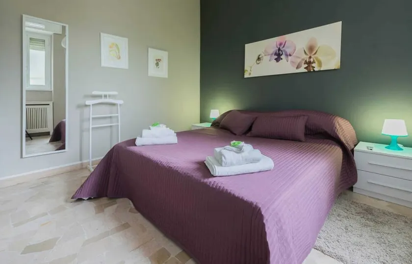 Relax and style just steps from the city center - Image 1