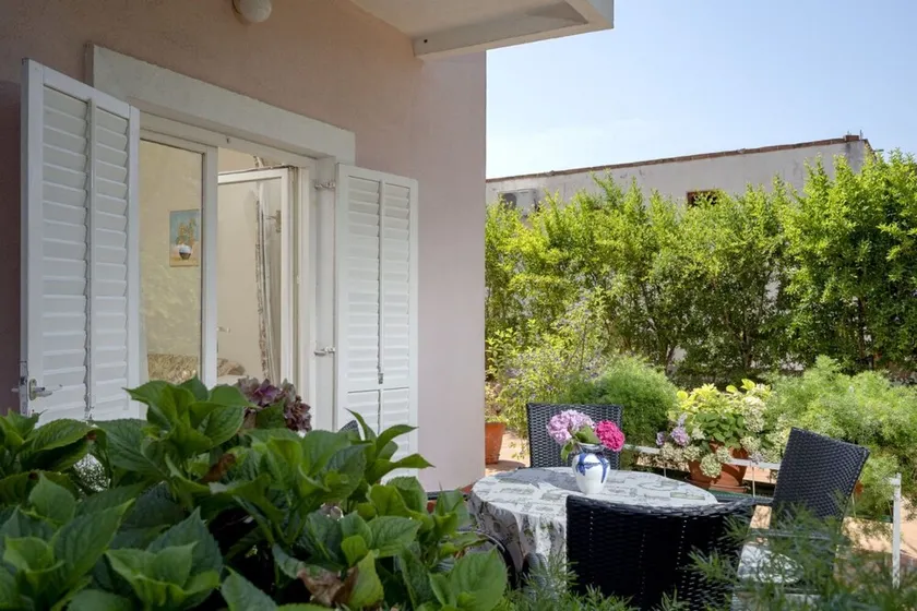 Apartamento con terraza y barbacoa | Vistas al jardín - Image 1