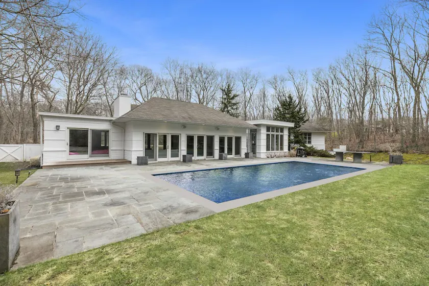 Equidistant between Sag Harbor and Bridgehampton - Image 1