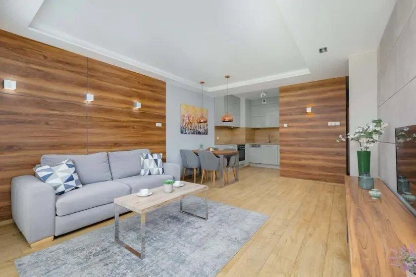 Park Apartamenty Mariacka Szczecin z Parkingiem by Noclegi Renters - Image 1