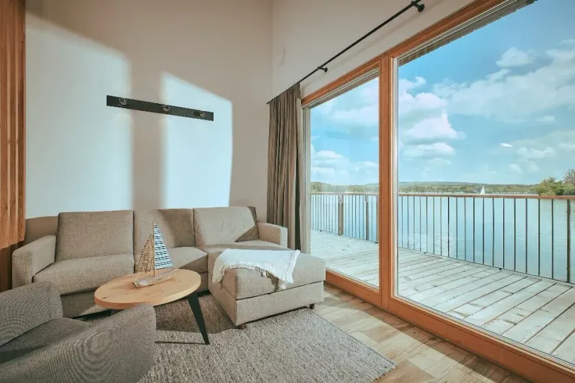Beach cottage with a hot tub - Image 1