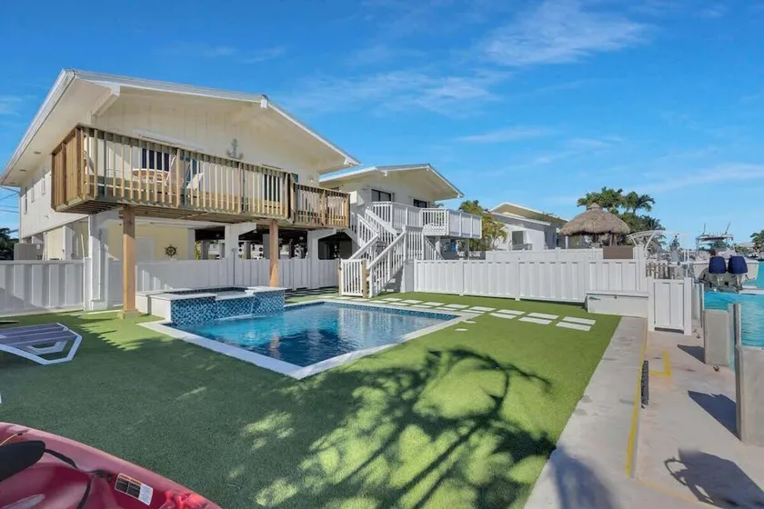 Tropical Key Colony Beach Getaway med Cabana Club Passes !! - Image 1