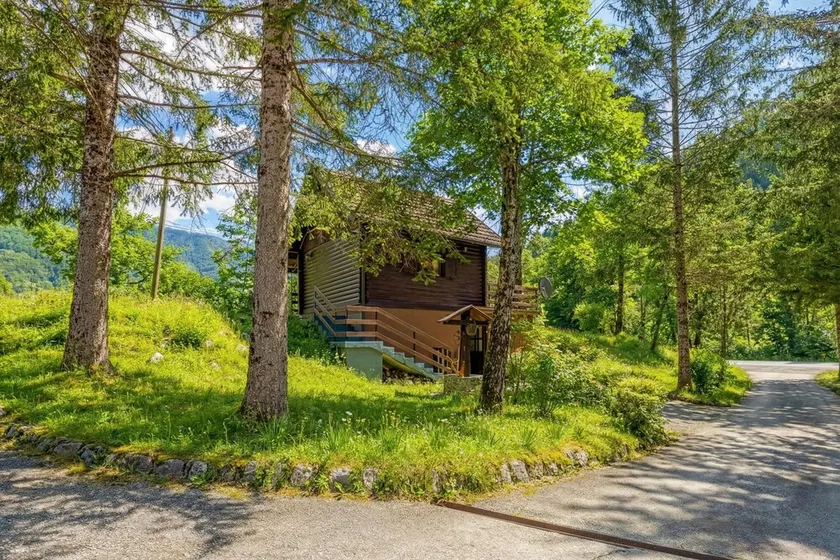 Rozi's Riverside Cottage - Happy Rentals - Image 1