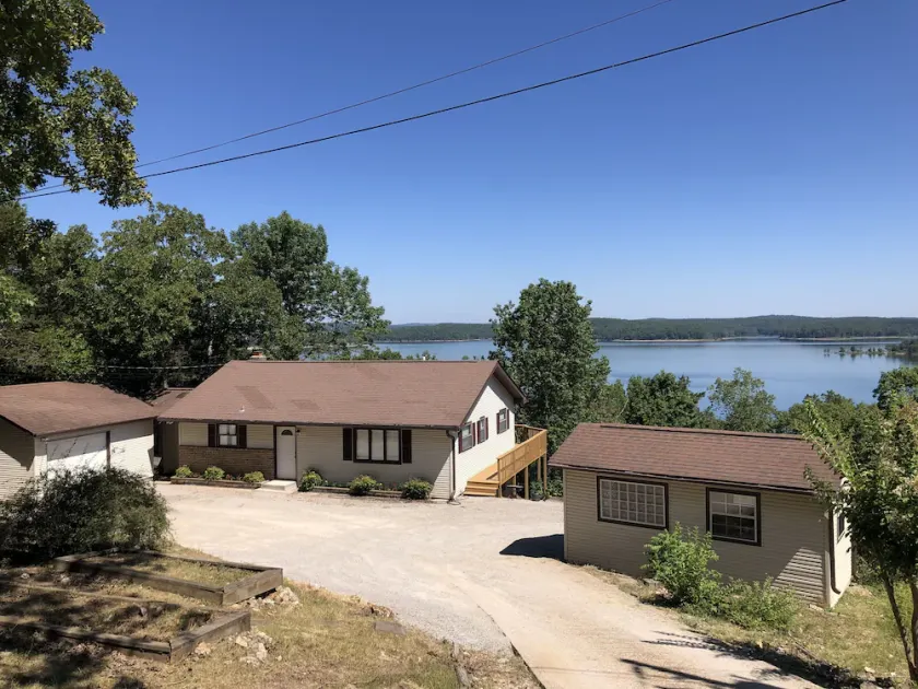 Great retreat!  Close to lake and marina - Image 1