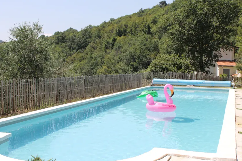Hermosa casa de campo con piscina privada. Jardín muy espacioso - Image 1