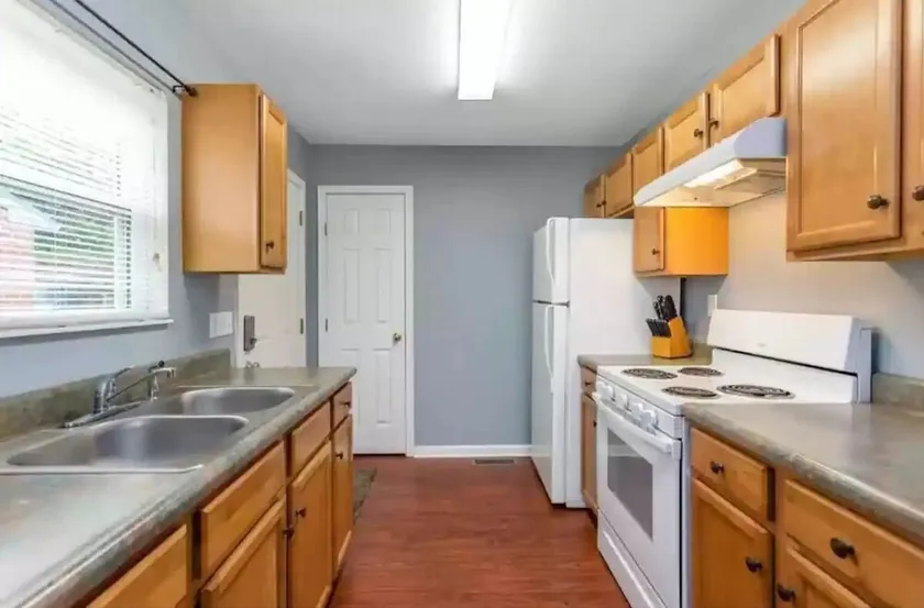3 Bedroom Home | 15 minutes to Downtown - Image 1