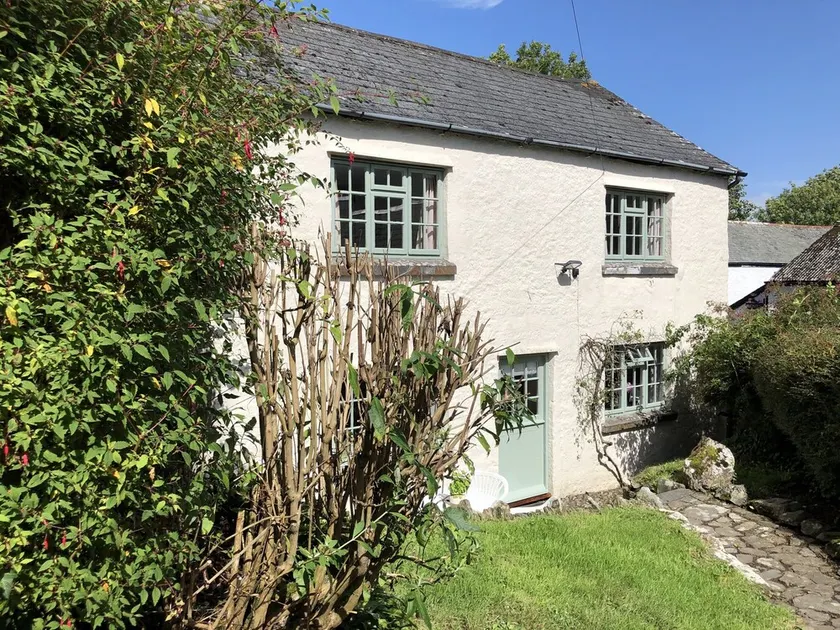 Charming character cottage in Kingston, Kingsbridge, Devon, England - Image 1
