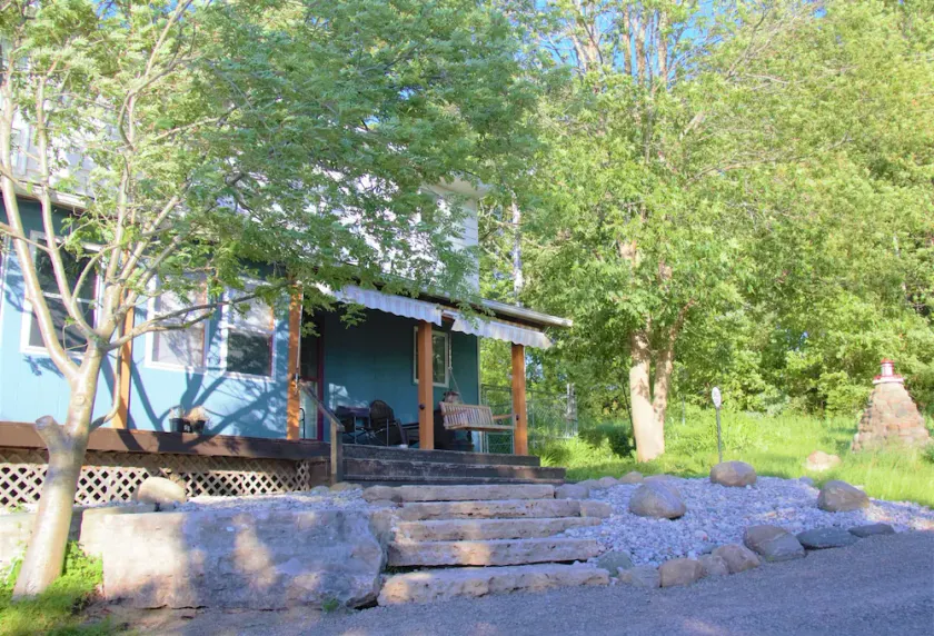 LAKEHOUSE CHALET on Sky Lake, 5 Bed, Majestic Sunsets and Spacious living - Image 1