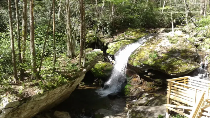 Family Fun Cabin-Hike Otter Falls/Firepit/New Hot Tub/TheatreRoom/Ideal Location - Image 1