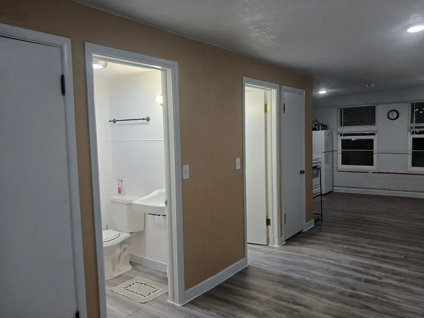 family reunion HQ. 8 beds 2 bathrooms and a hot tub! - Image 1