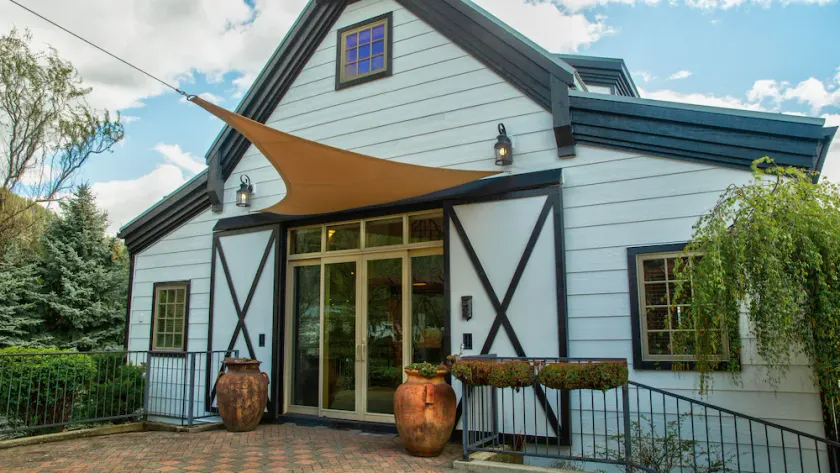 THE TURTLE HOUSE-WEDDING VENUE/REUNION LODGE - Image 1
