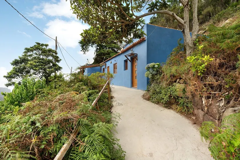 Holiday Home 'Casa Azul del Roque Negro' with Sea View, Terrace and Wi-Fi - Image 1