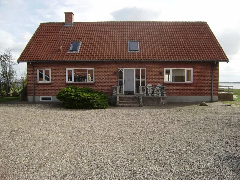 730m2 Luksus poolhus m/ udsigt over fjorden og landskabet og sti til stranden. - Image 1