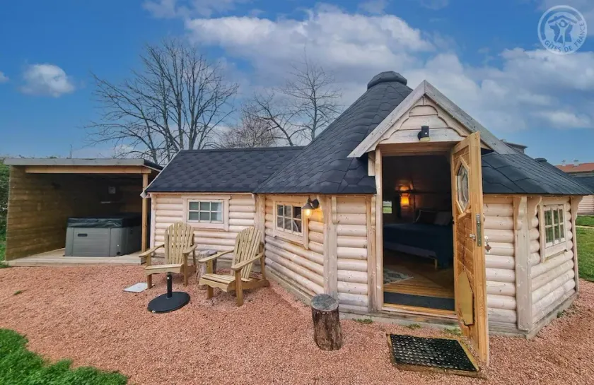 Cabane \"Canada\" with private Jacuzzi - Image 1