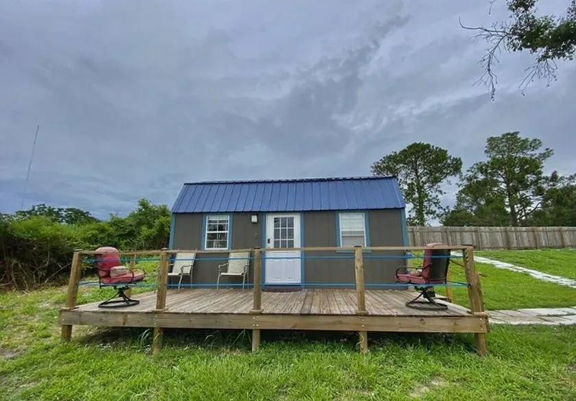 Lakefront Tiny Cottage 4 Miles to LEGOLAND. - Image 1