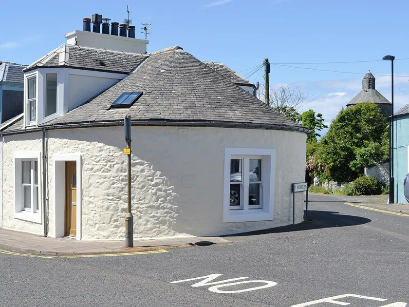 A unique cottage in a fabulous seaside village. - Image 1